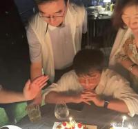 陈思诚和小21岁女友同框，女方可盐可甜，离婚两年成赢家