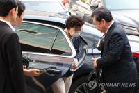 韩媒：韩国总统尹锡悦岳母因伪造证明当庭被捕，判处一年监禁