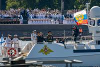 面对北约的持续挤压，俄罗斯舰队出海口面临历史性挑战，普京在海军节讲话中誓言扩大海军力量