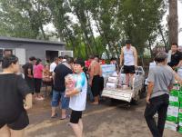 涿州洪水中的民间救援力量： 村里最后一个老人，被接出来了