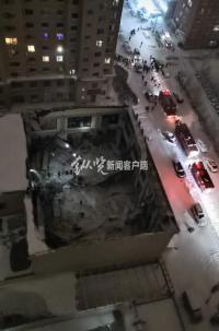黑龙江一体育馆发生坍塌，当地医院称所有救护车已出动，已收治两名受伤学生