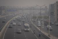 印度空气污染持续多日“爆表”，新德里拟用人工降雨缓解；调查显示印度污染已造成人均寿命缩短10年以上