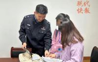 小学生丢了书包，民警连夜帮找回：不能耽误孩子学习